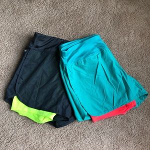 Dan skin semi-fitted shorts size M SET OF 2